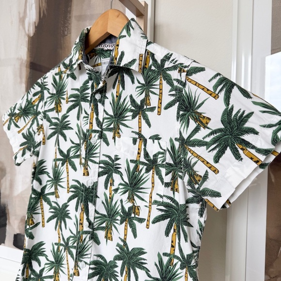 Free Planet Men's XS Tropical Palm Tree Graphic Button-Up Shirt Summer Cotton - Picture 2 of 10